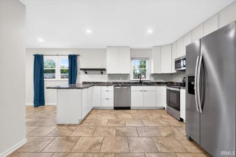 2815 Yellowwood Court Columbus IN 47203