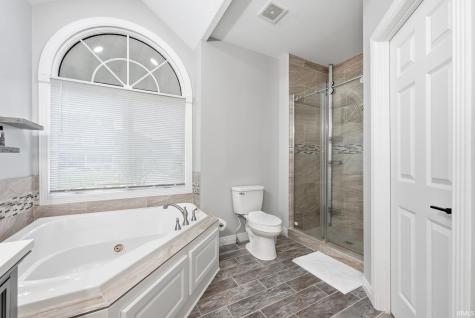 8609 Greyhawk Drive Fort Wayne IN 46835