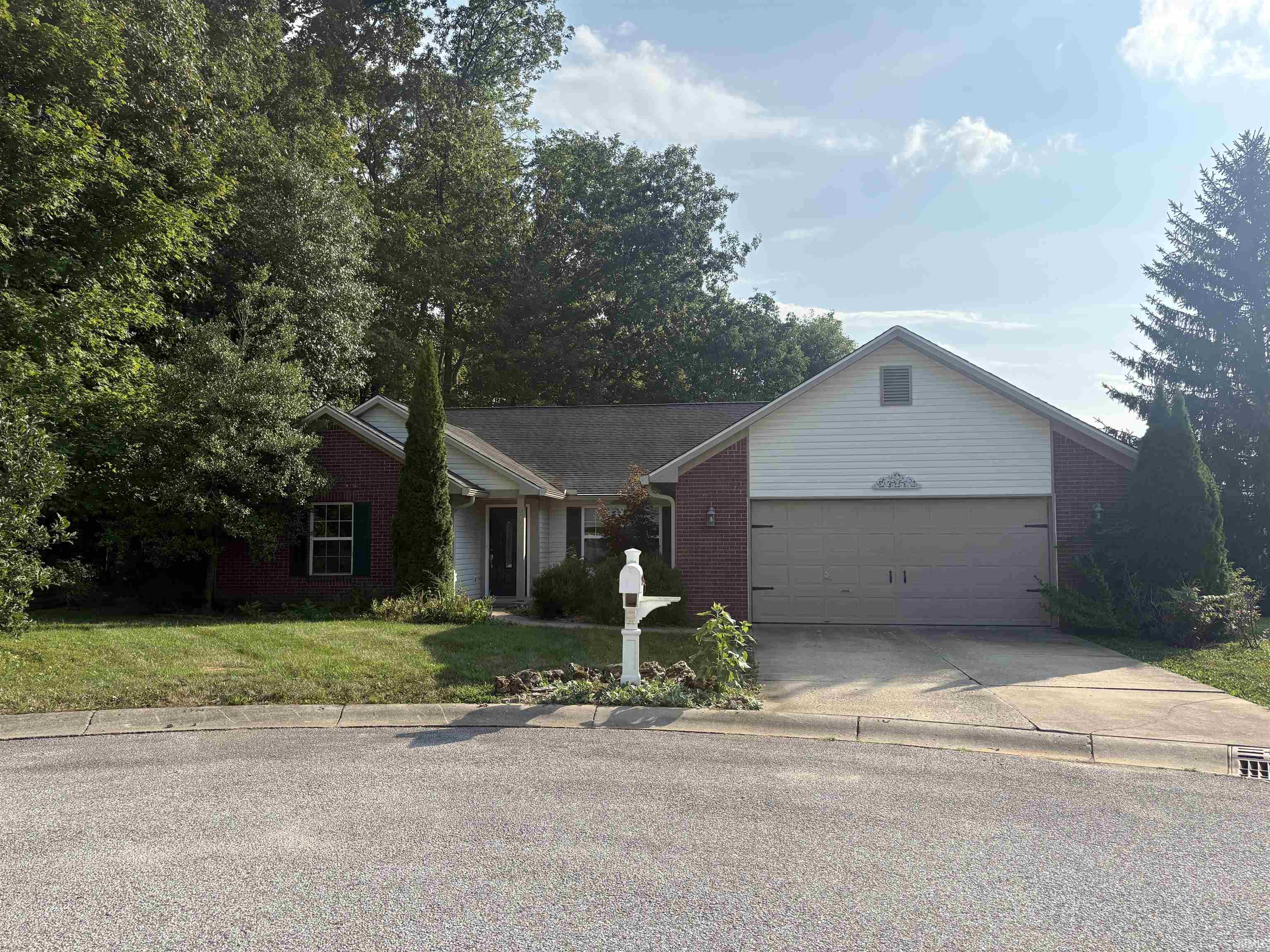570 S Cobblestone Court Bloomington IN 47403