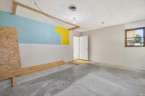 2082 W State Road 54 Bloomfield IN 47424