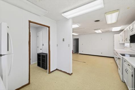2082 W State Road 54 Bloomfield IN 47424
