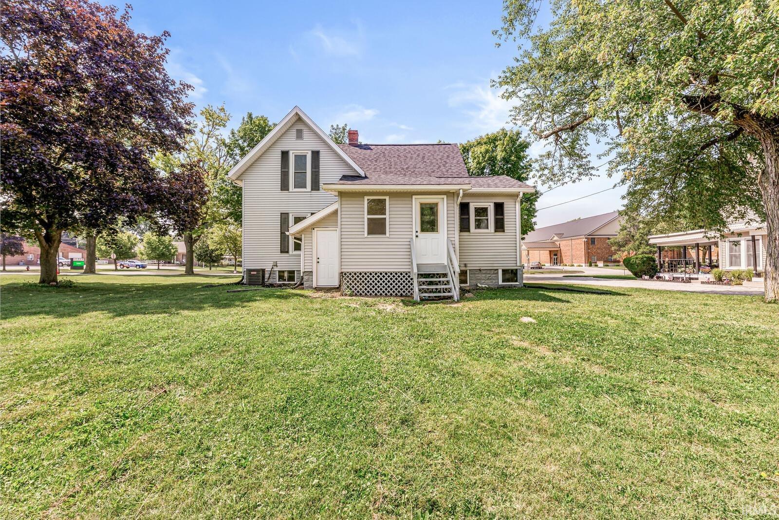 212 E Waterford Street Wakarusa IN 46573