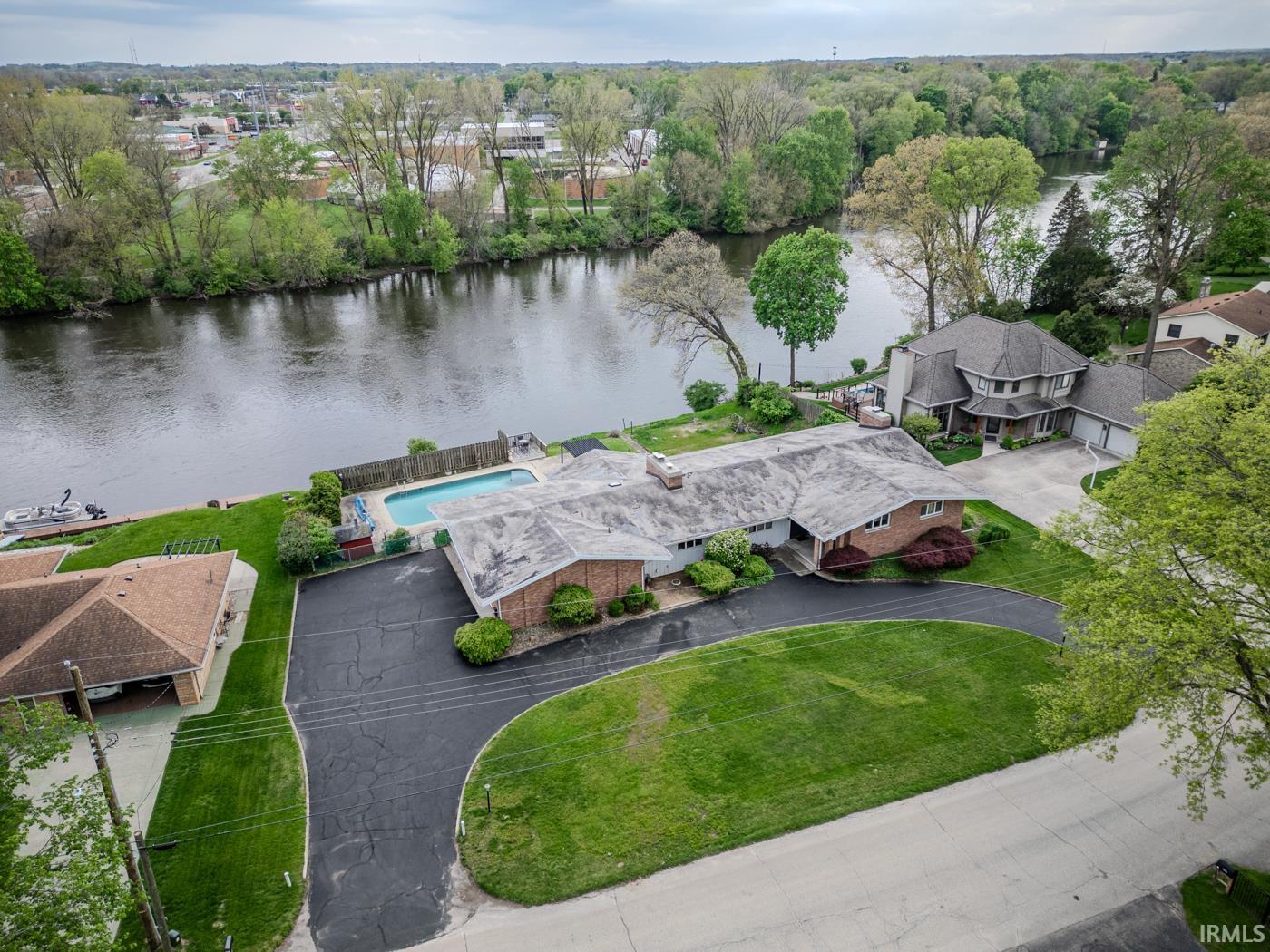 1839 Rainbow Bend Boulevard Elkhart IN 46514