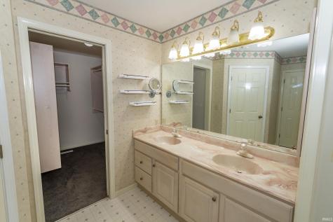 2112 Foxboro Court Mishawaka IN 46545