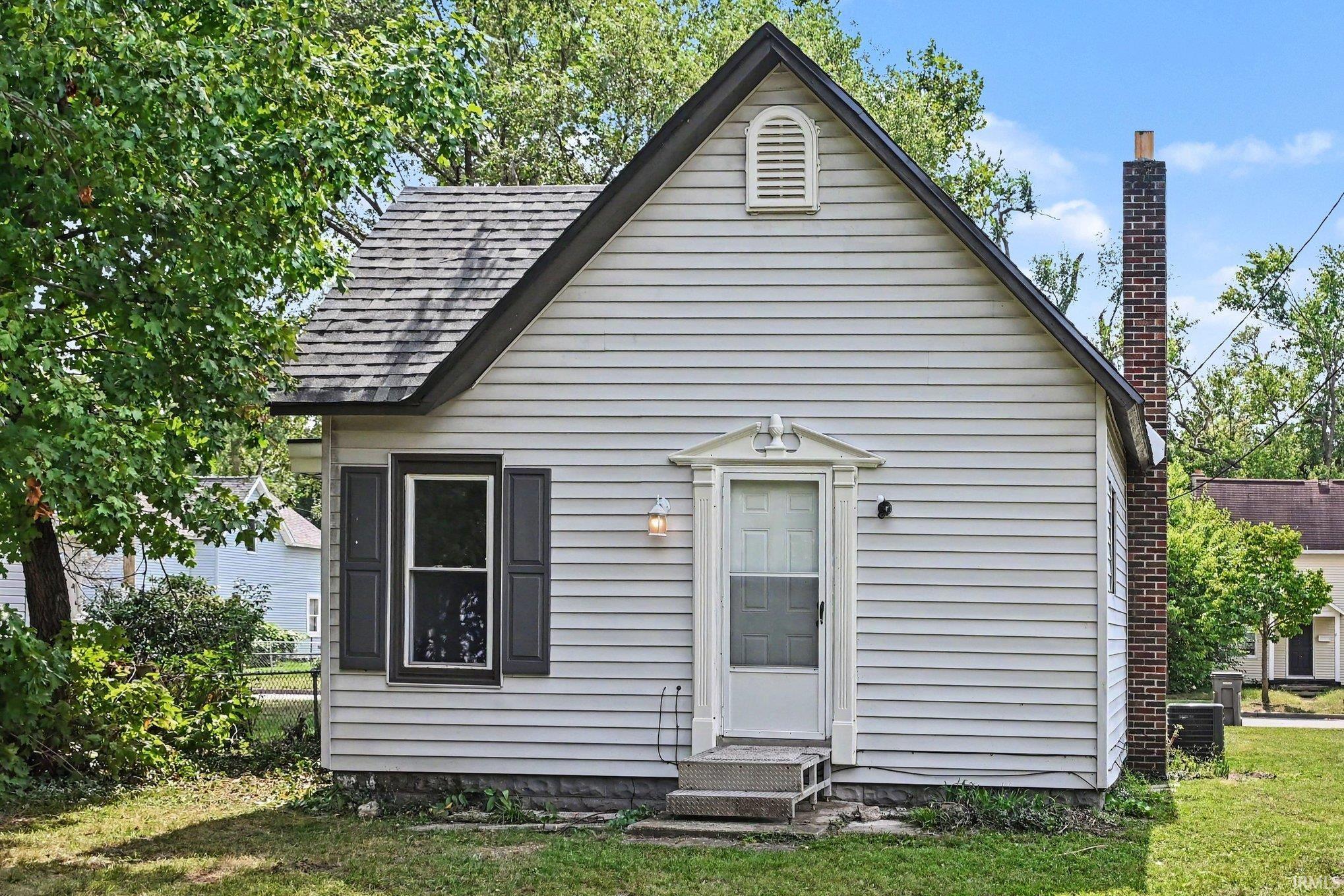 726 W Blaine Avenue Elkhart IN 46516