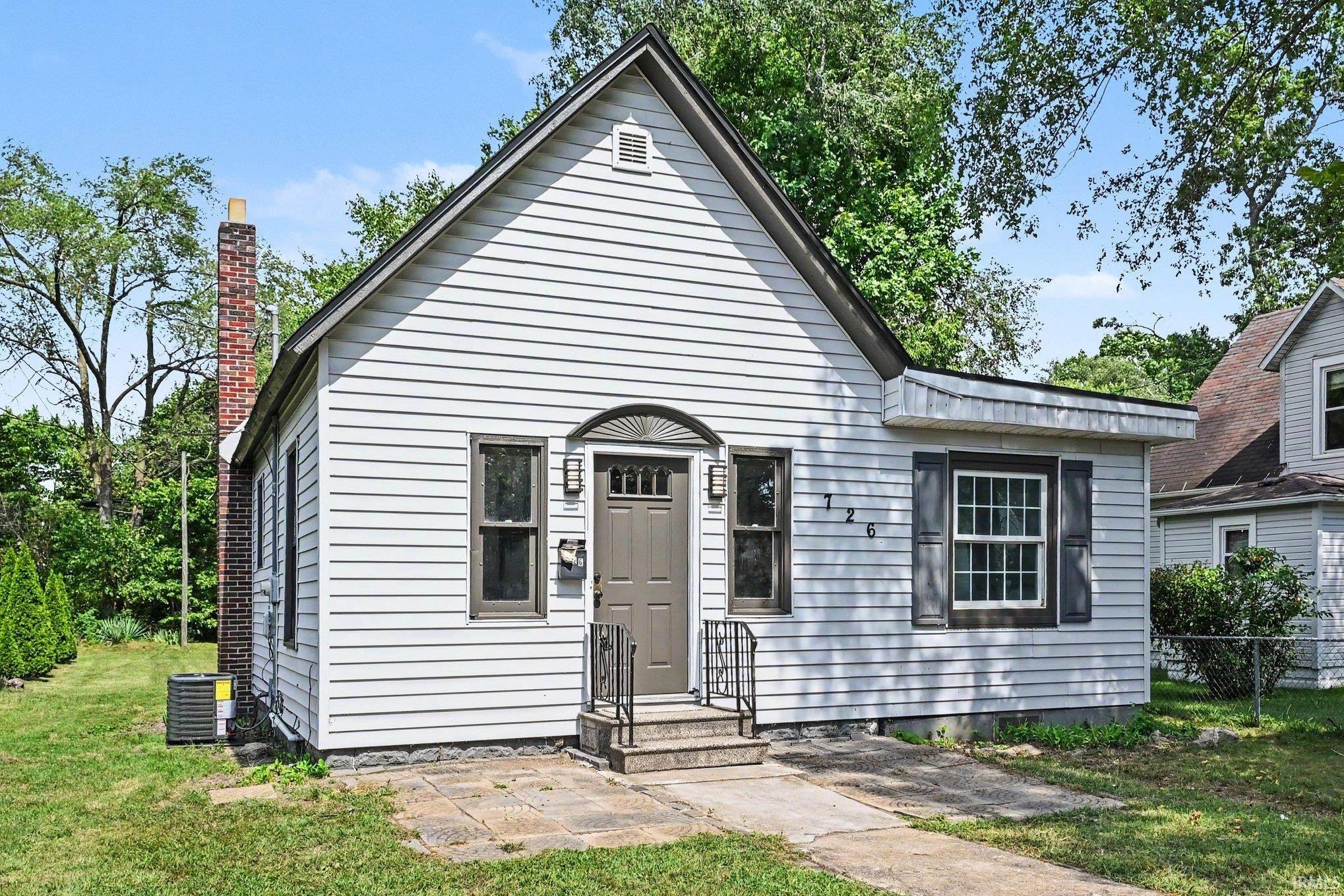 726 W Blaine Avenue Elkhart IN 46516