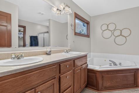 2212 Blue Harbor Drive Fort Wayne IN 46804