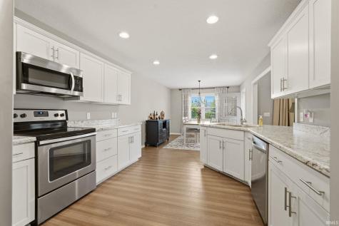2113 Meadowsweet Parkway Fort Wayne IN 46808
