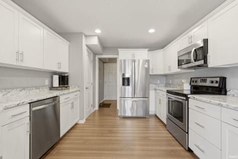 2113 Meadowsweet Parkway Fort Wayne IN 46808