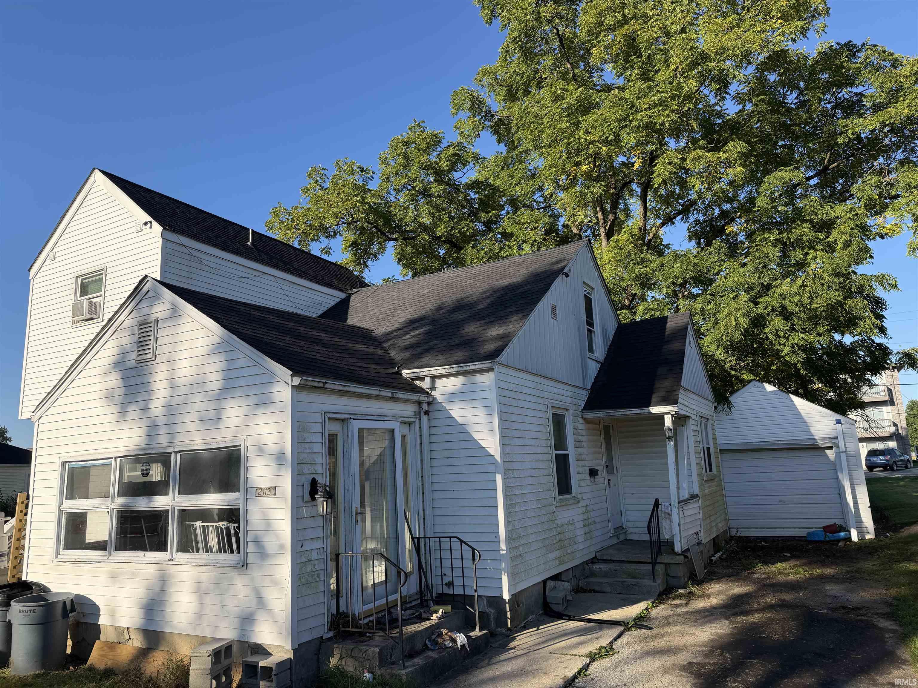 2213 N Hollywood Avenue Muncie IN 47304