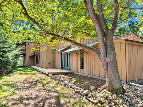 2456 N Shady Court Warsaw IN 46582