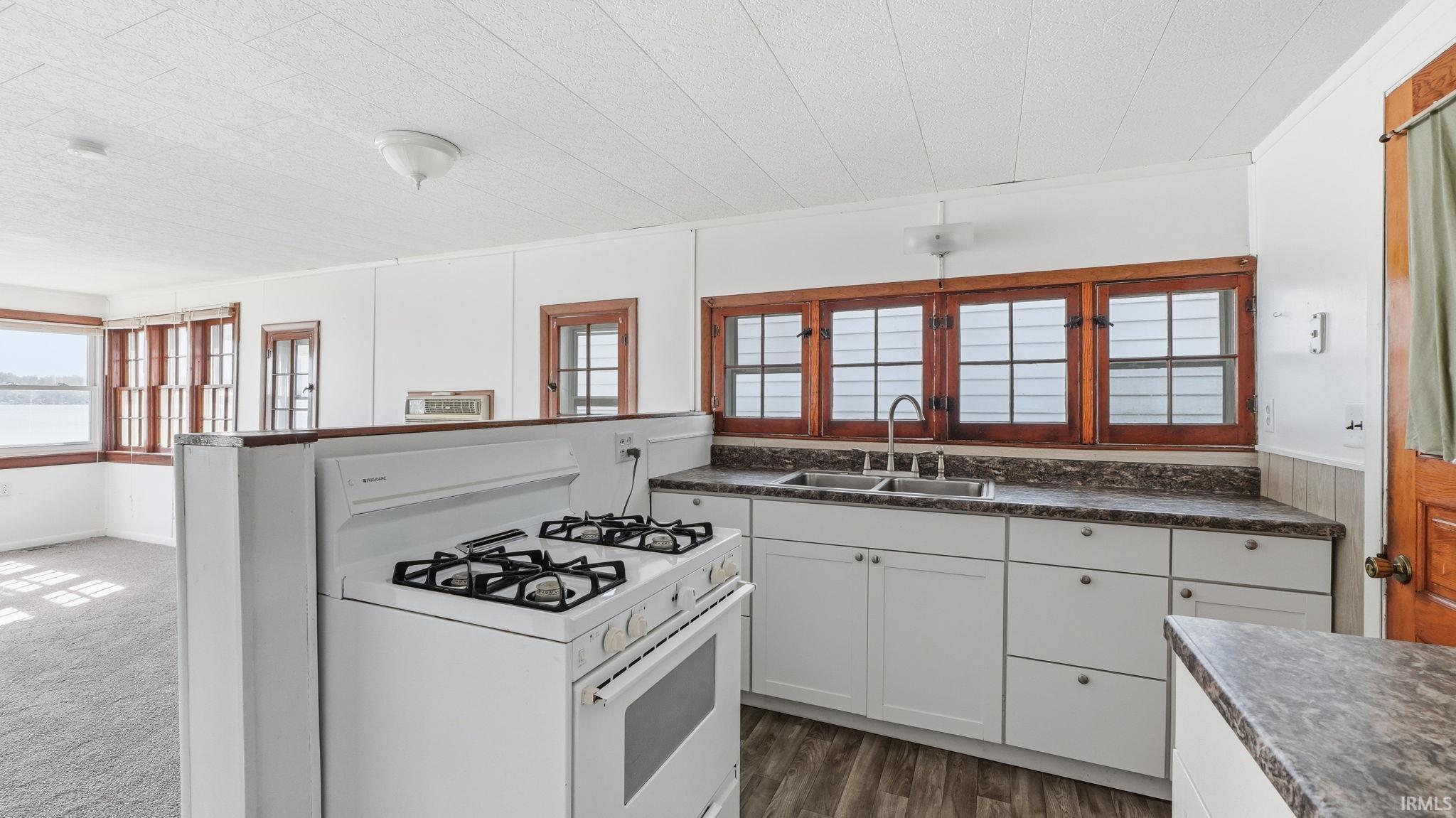 626 E Lakewood Avenue Warsaw IN 46580