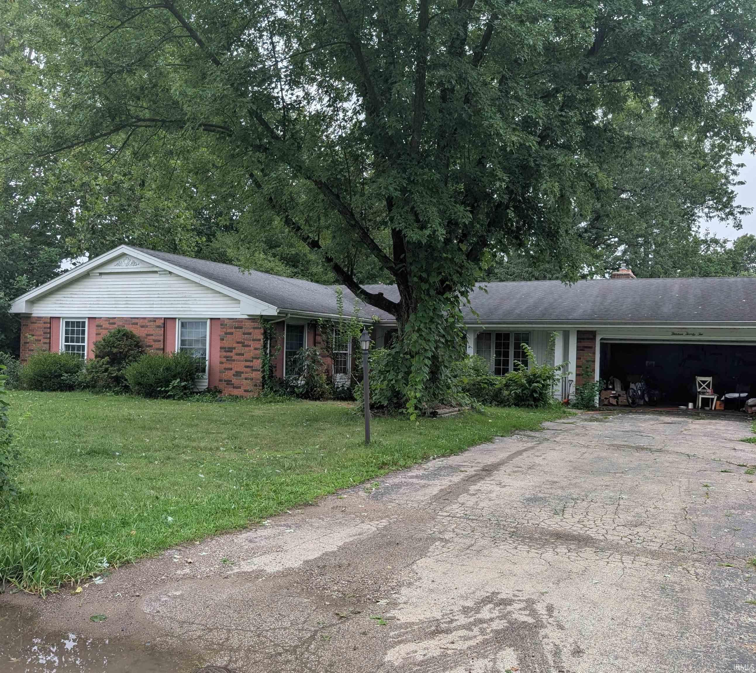 1322 Riding Mall Drive South Bend IN 46614