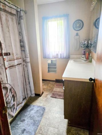 5660 E 400 N Street Monticello IN 47960