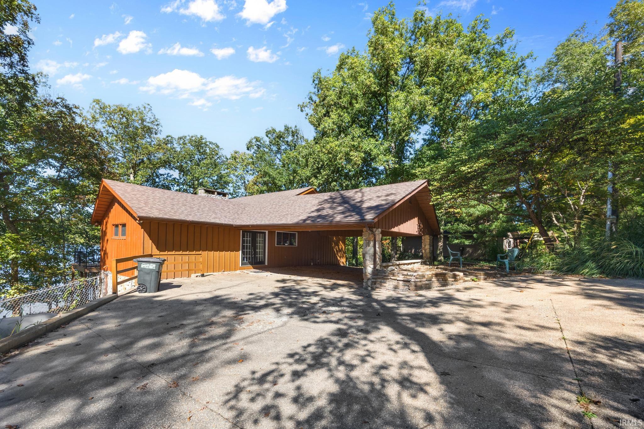 10911 E Mona Drive Huntingburg IN 47542
