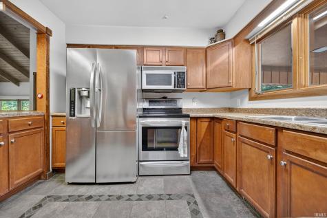 10911 E Mona Drive Huntingburg IN 47542