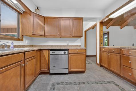 10911 E Mona Drive Huntingburg IN 47542