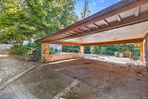 10911 E Mona Drive Huntingburg IN 47542