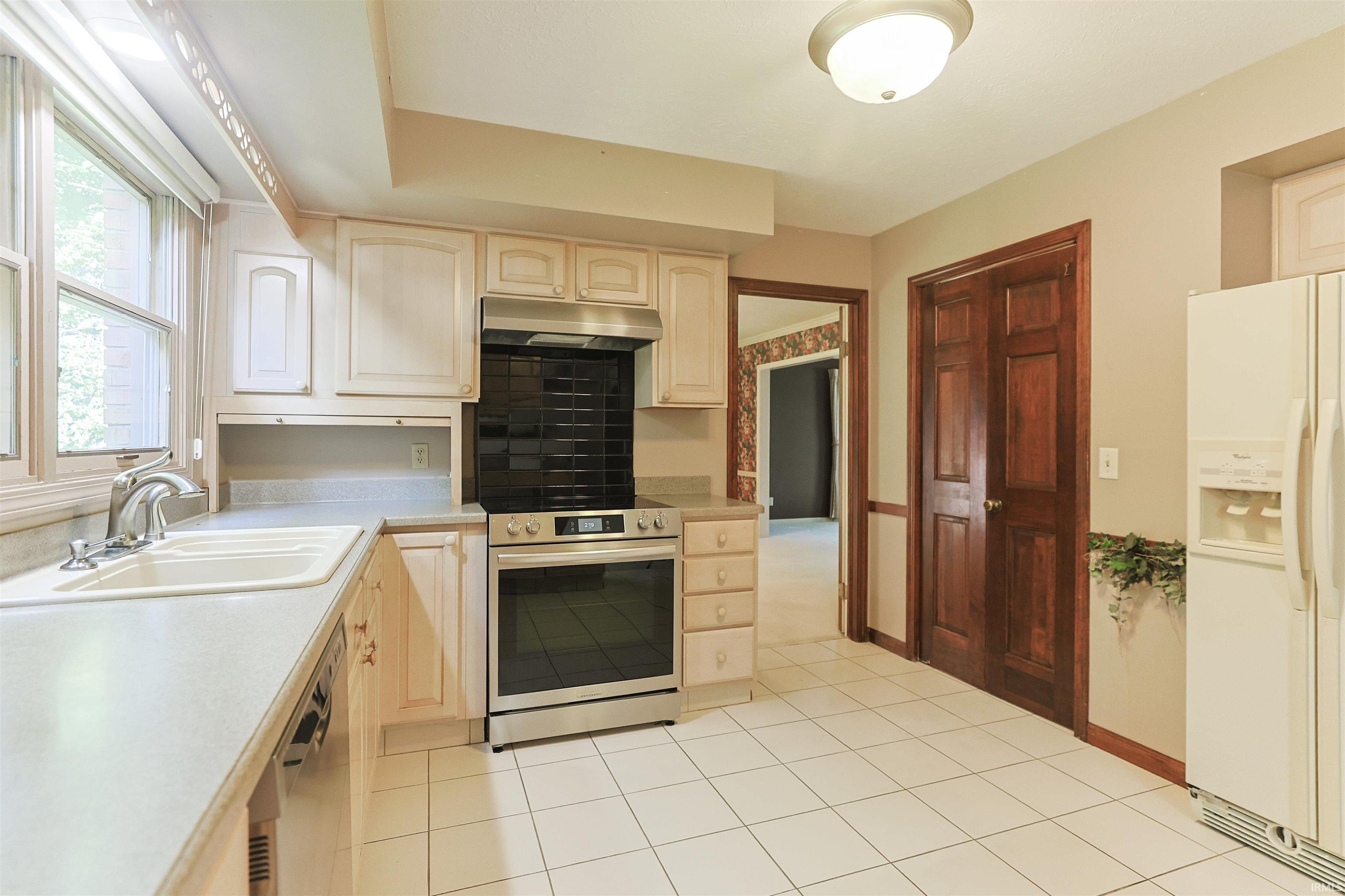 17022 Woodshire Court Granger IN 46530
