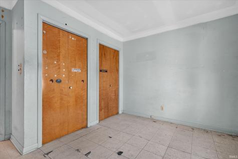 2618 Hartzer Street South Bend IN 46628