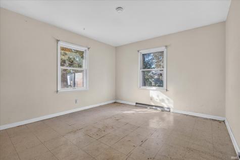 2618 Hartzer Street South Bend IN 46628
