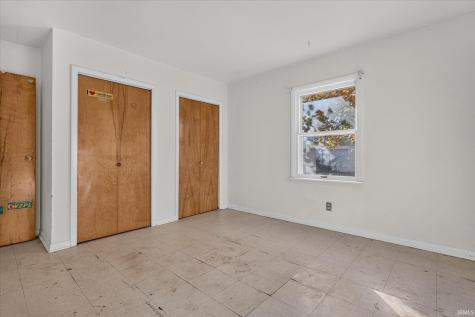 2618 Hartzer Street South Bend IN 46628