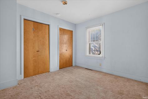 2618 Hartzer Street South Bend IN 46628
