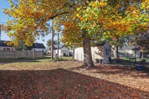 2618 Hartzer Street South Bend IN 46628