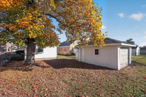 2618 Hartzer Street South Bend IN 46628