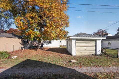 2618 Hartzer Street South Bend IN 46628