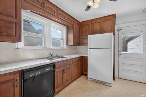 2618 Hartzer Street South Bend IN 46628