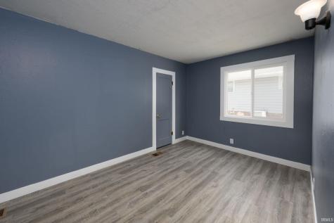 1917 Glenwood Avenue Fort Wayne IN 46805