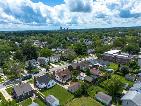 1917 Glenwood Avenue Fort Wayne IN 46805