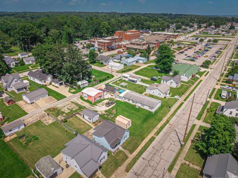 1206 E Walnut Street Washington IN 47501