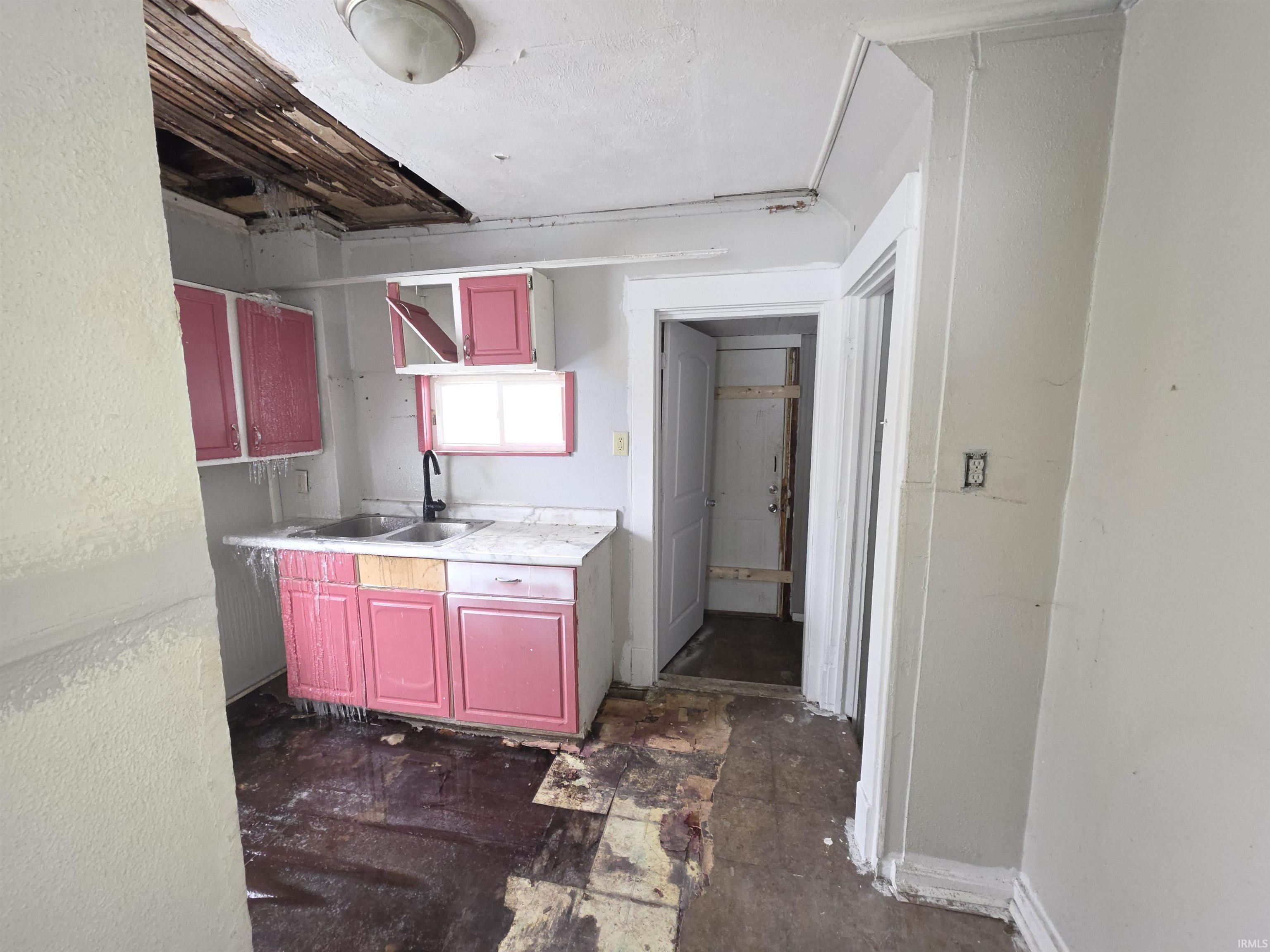 1129 Huey Street South Bend IN 46628