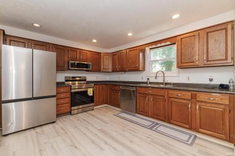 2209 W Woodmont Drive Muncie IN 47304