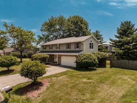2209 W Woodmont Drive Muncie IN 47304