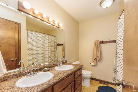 2209 W Woodmont Drive Muncie IN 47304