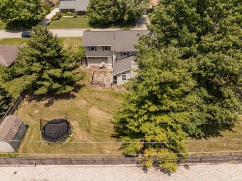 2209 W Woodmont Drive Muncie IN 47304