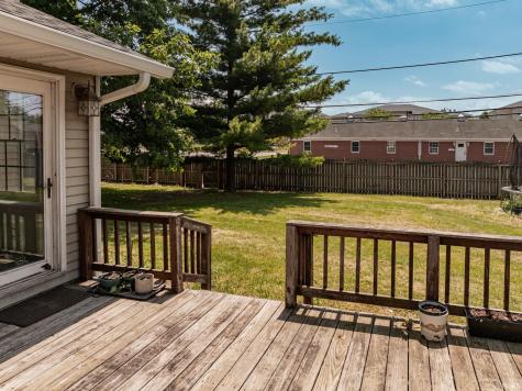 2209 W Woodmont Drive Muncie IN 47304