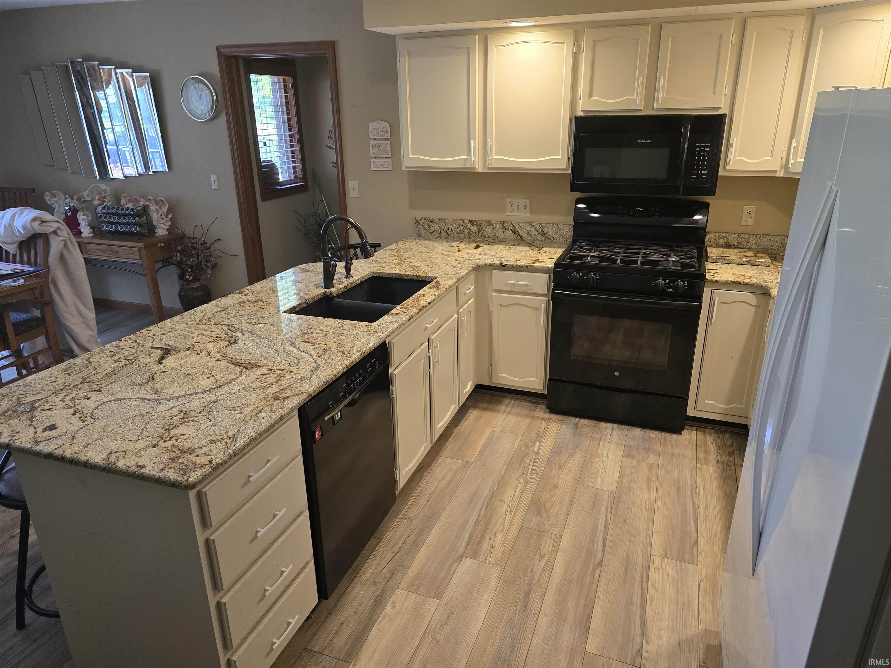 827 Foxbriar Lane Goshen IN 46526
