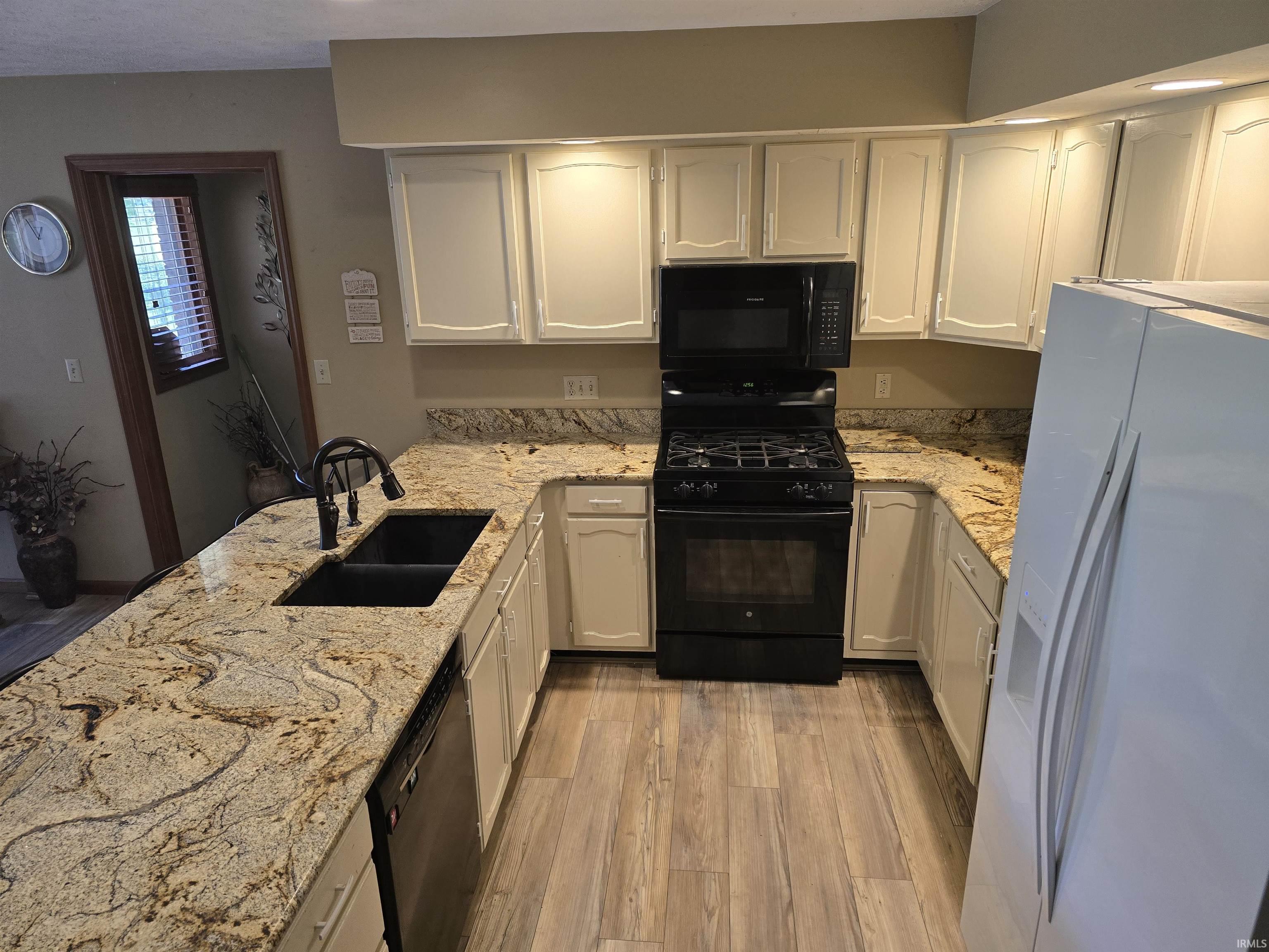 827 Foxbriar Lane Goshen IN 46526