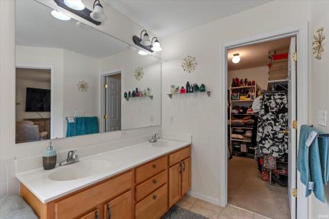 52860 Hollow Trail South Bend IN 46628