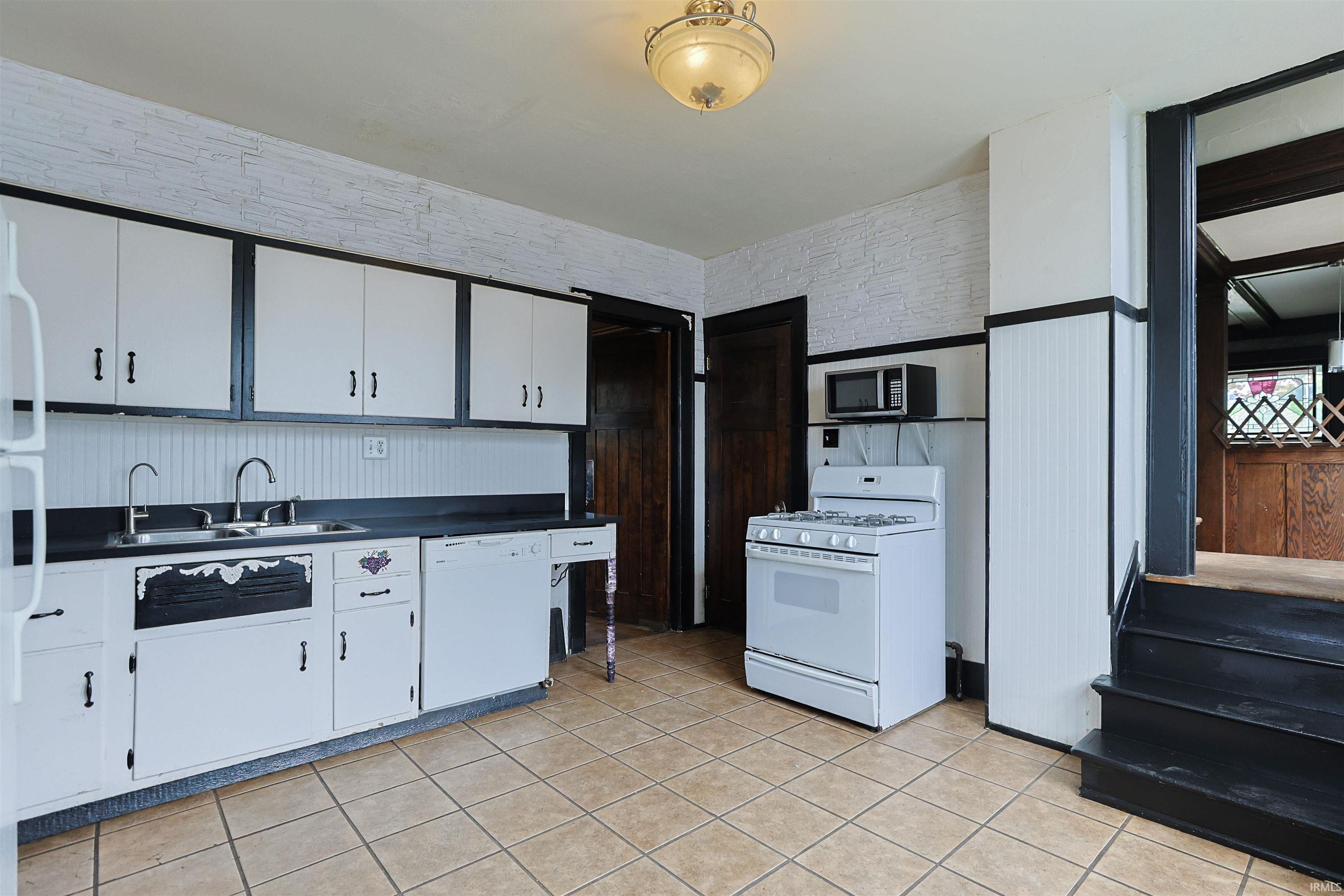 1232 E Lincoln Way South Bend IN 46601