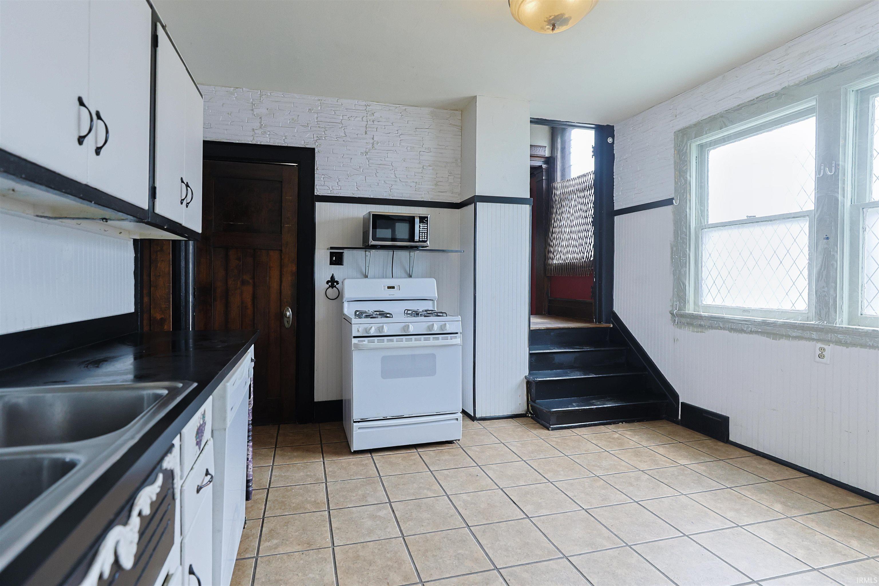 1232 E Lincoln Way South Bend IN 46601