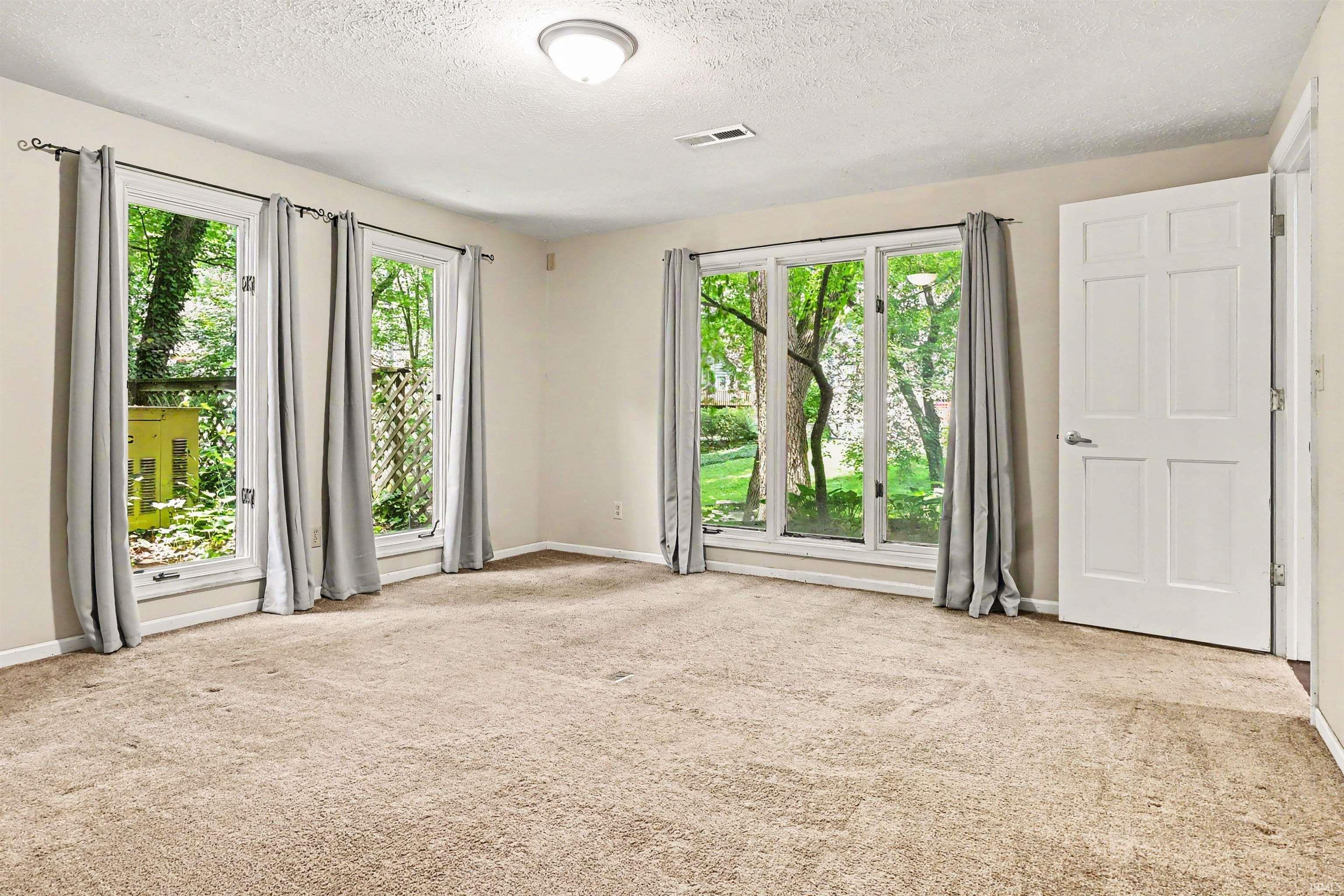 51125 Midlothian Court Granger IN 46530