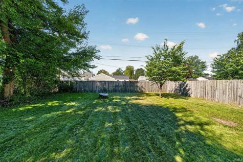 2405 Rockne Drive South Bend IN 46615