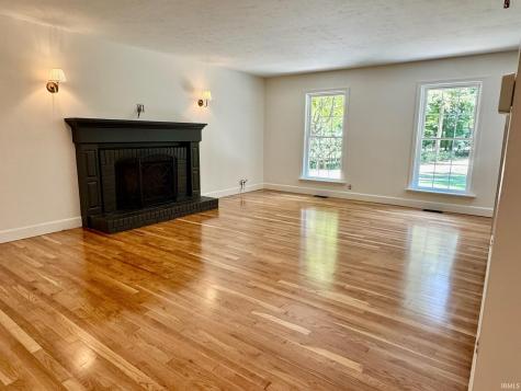 115 W The Woods Bedford IN 47421