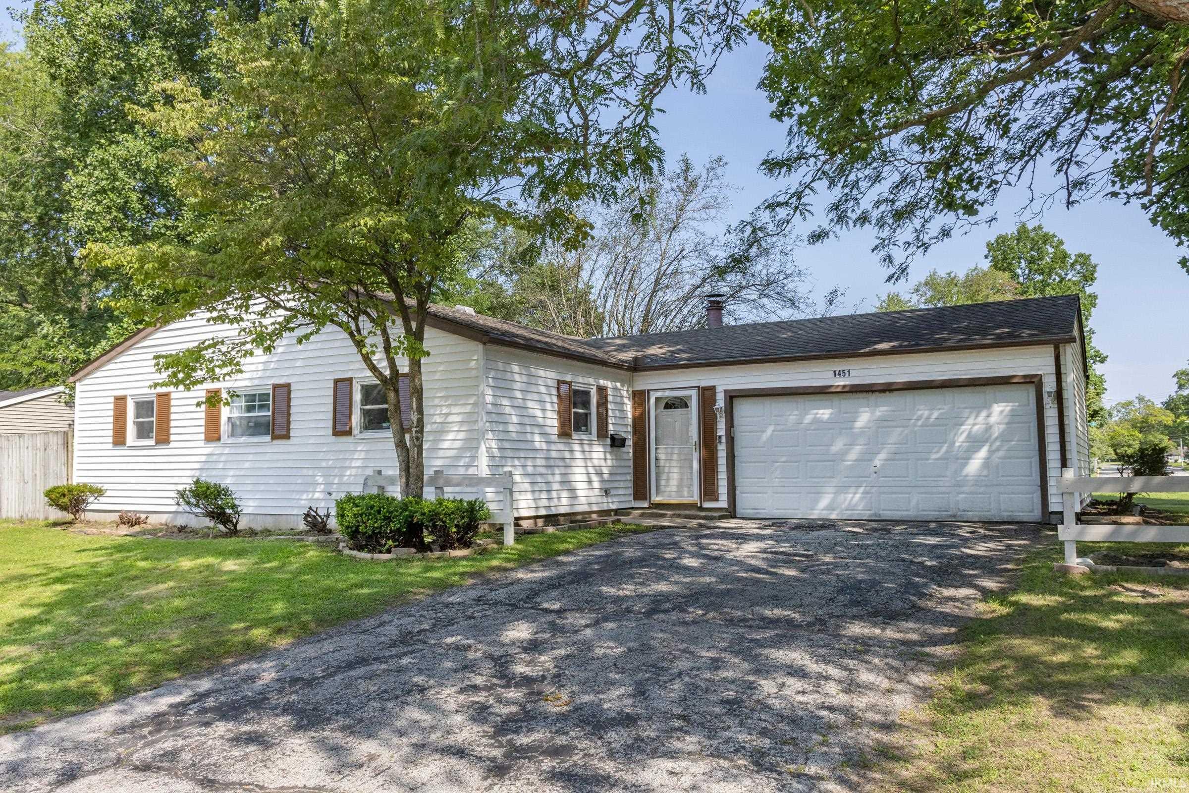 1451 Sutherland Lane South Bend IN 46614
