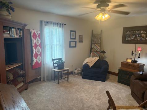 6607 E Red Road Vincennes IN 47591
